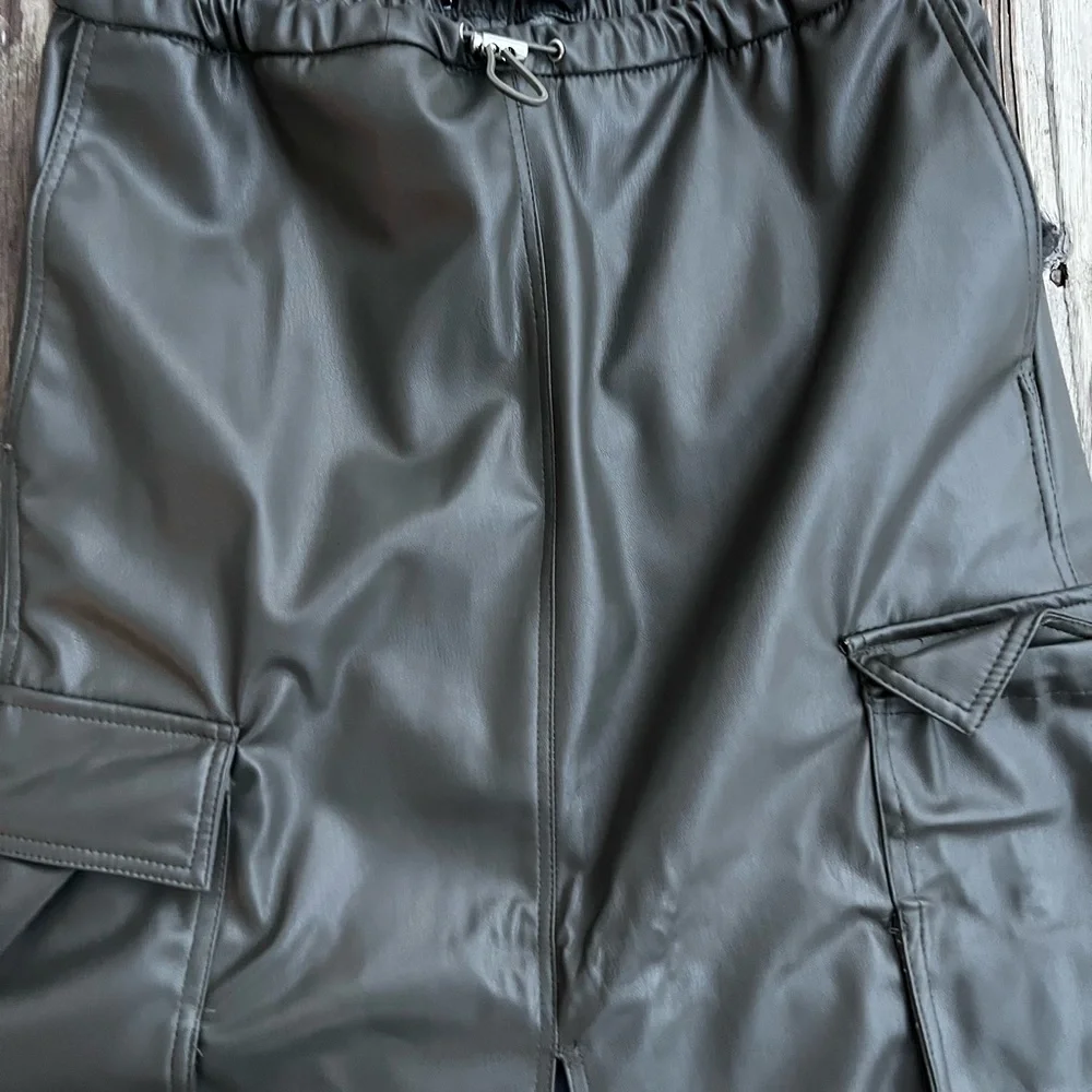 Zara faux leather cargo skirt - Picture 3 of 6